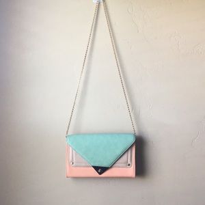 Color-block clutch